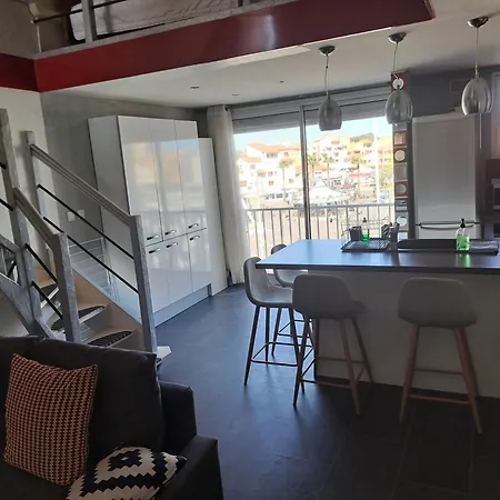 Port Brescou, T3 En Duplex Climatise, Superbe Vue Sur Le Port آجد
